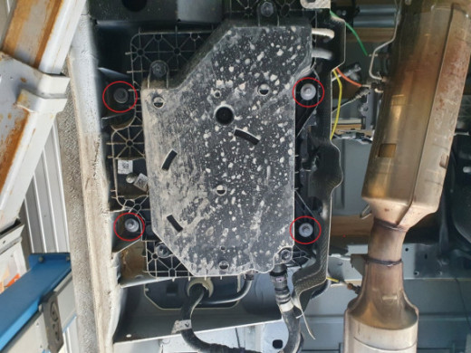 Stahl Unterfahrschutz für AdBluetank Renault Master 3 - Model 2 (2016-2021) EANRenault Master