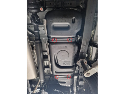 Stahl Unterfahrschutz für Treibstofftank Toyota Hilux (2004-2015) EANToyota